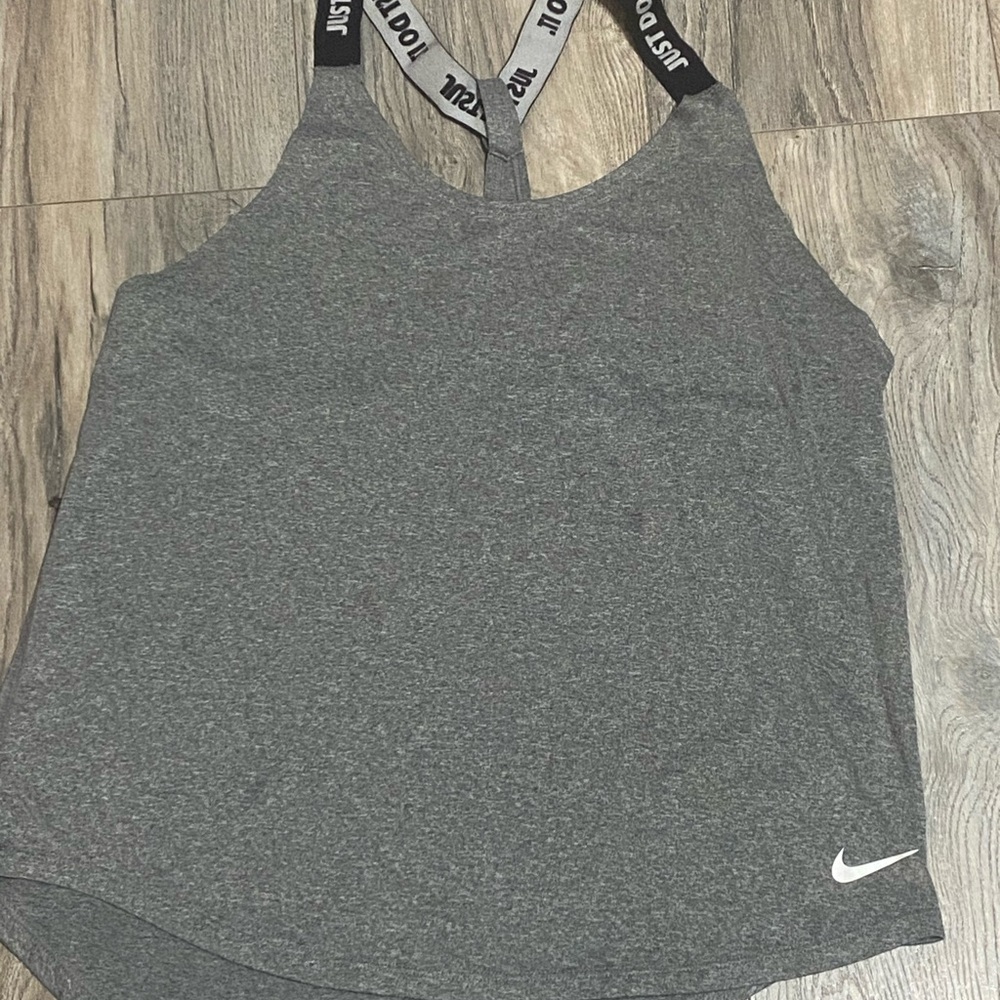 Nike Women's Gray Tank Top 🩵